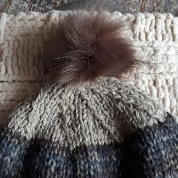 Hand knitted hat - Picture 2 of 3